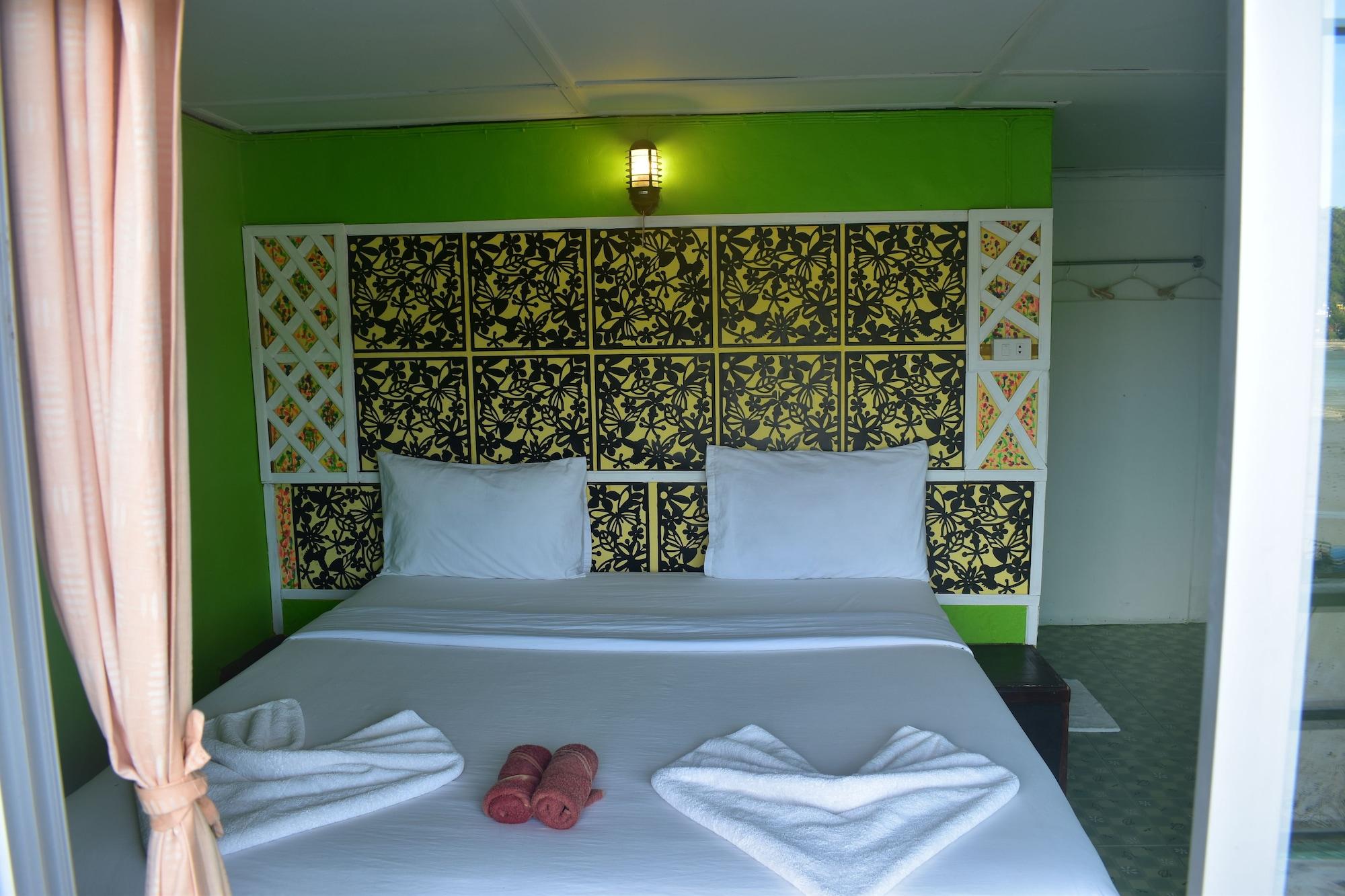 Phi Phi Beach Front Resort Esterno foto