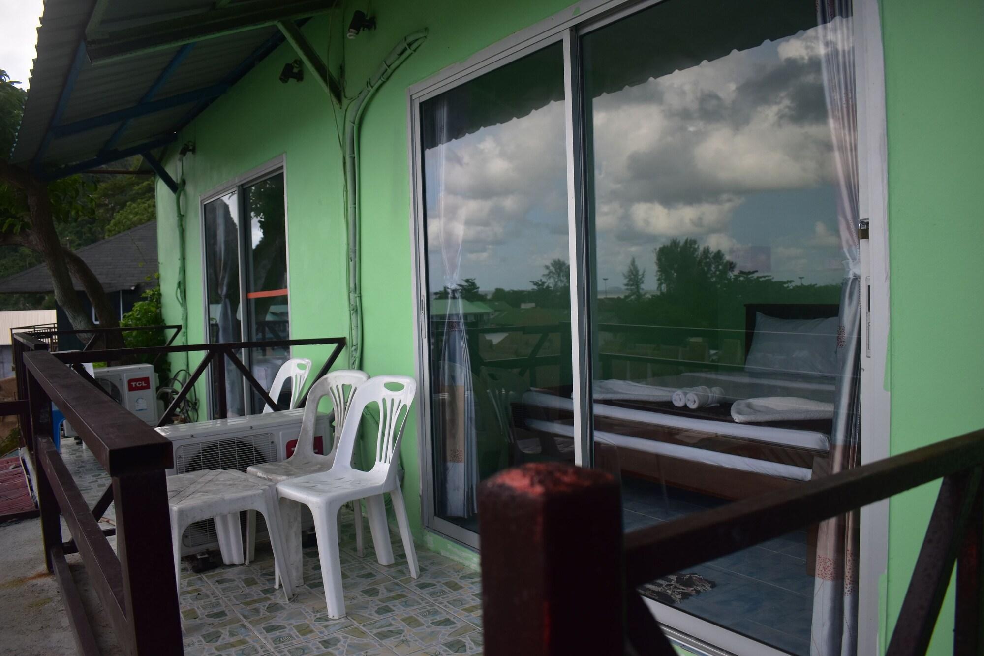 Phi Phi Beach Front Resort Esterno foto