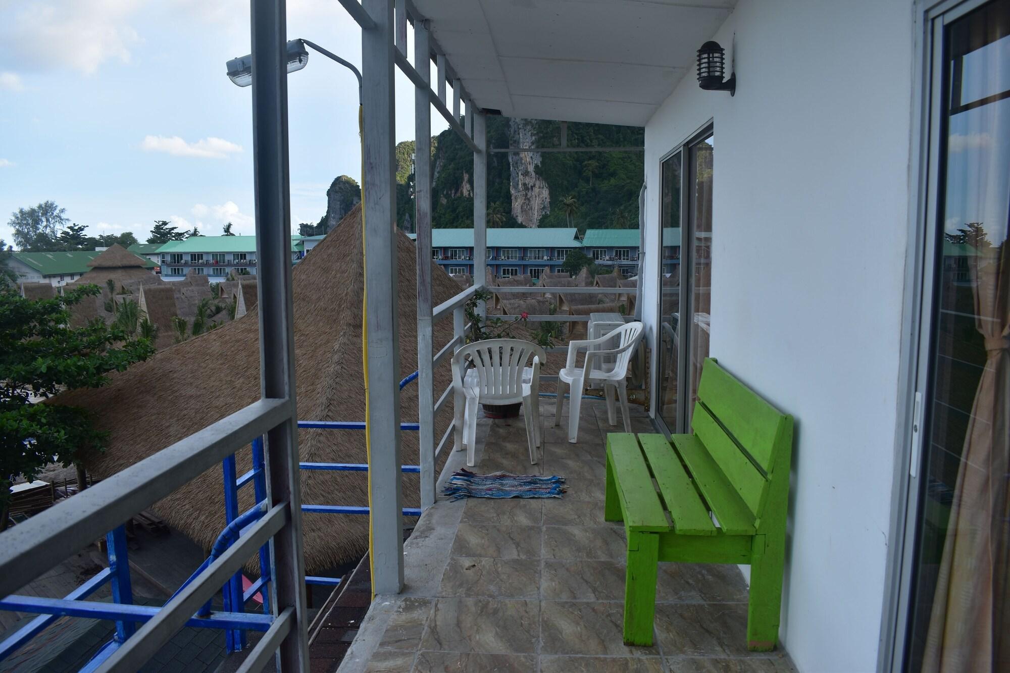 Phi Phi Beach Front Resort Esterno foto