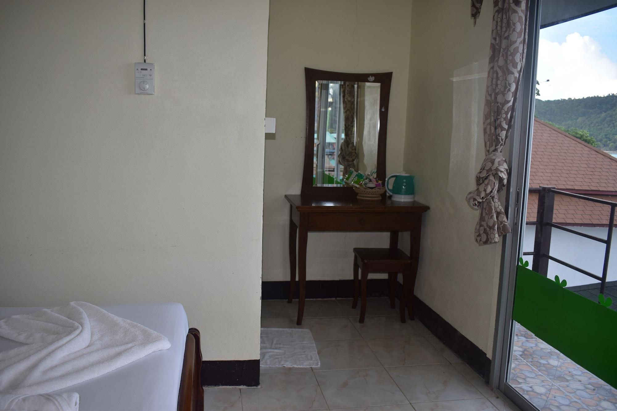 Phi Phi Beach Front Resort Esterno foto