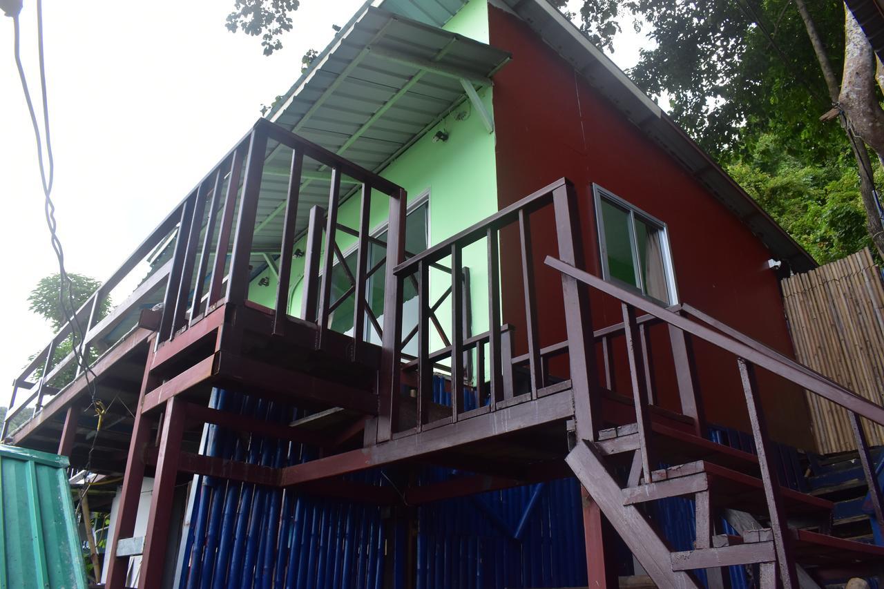 Phi Phi Beach Front Resort Esterno foto